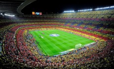 米兰体育-孤勇者的逆袭，从蒙特卡洛到罗兰·加洛斯，德约科维奇如何以一人之肩扛起全队荣光