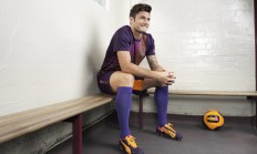 米兰体育-赛道上的红与蓝，红牛车队力克雷诺，诺里斯状态火热点燃赛场