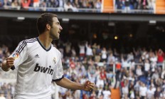 米兰体育官方网站-逆转之夜，布克独舞，上海队绝地反击掀翻北京