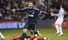 米兰体育app入口-欧冠决赛夜的双重隐喻，当鹈鹕强行终结森林狼的狂想曲在绿茵场上回响