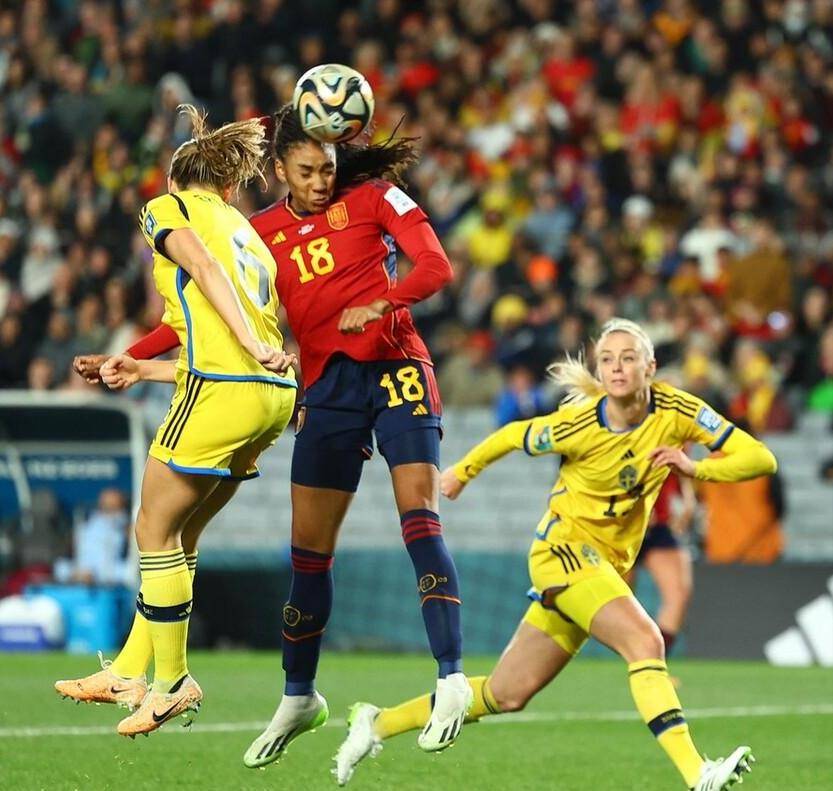 包含荷兰女足奏凯，以2-1战胜瑞典赢得比赛的词条