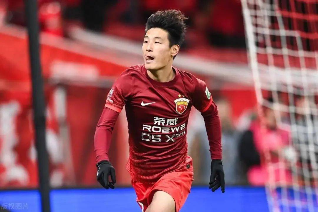 包含球员个人表现抢眼，一人凭实力领先的词条