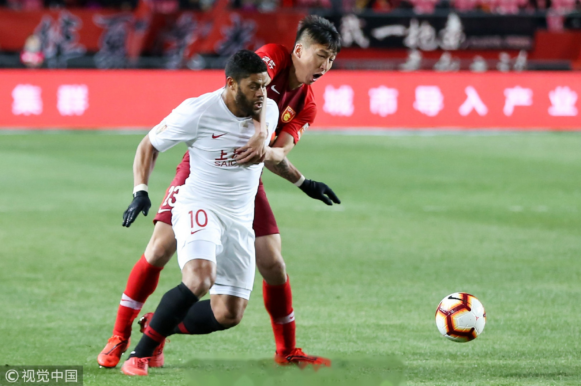 包含苏宁上港激战河北华夏幸福,最终握手言和的词条 包含苏宁上港激战河北华夏幸福,最终握手言和的词条