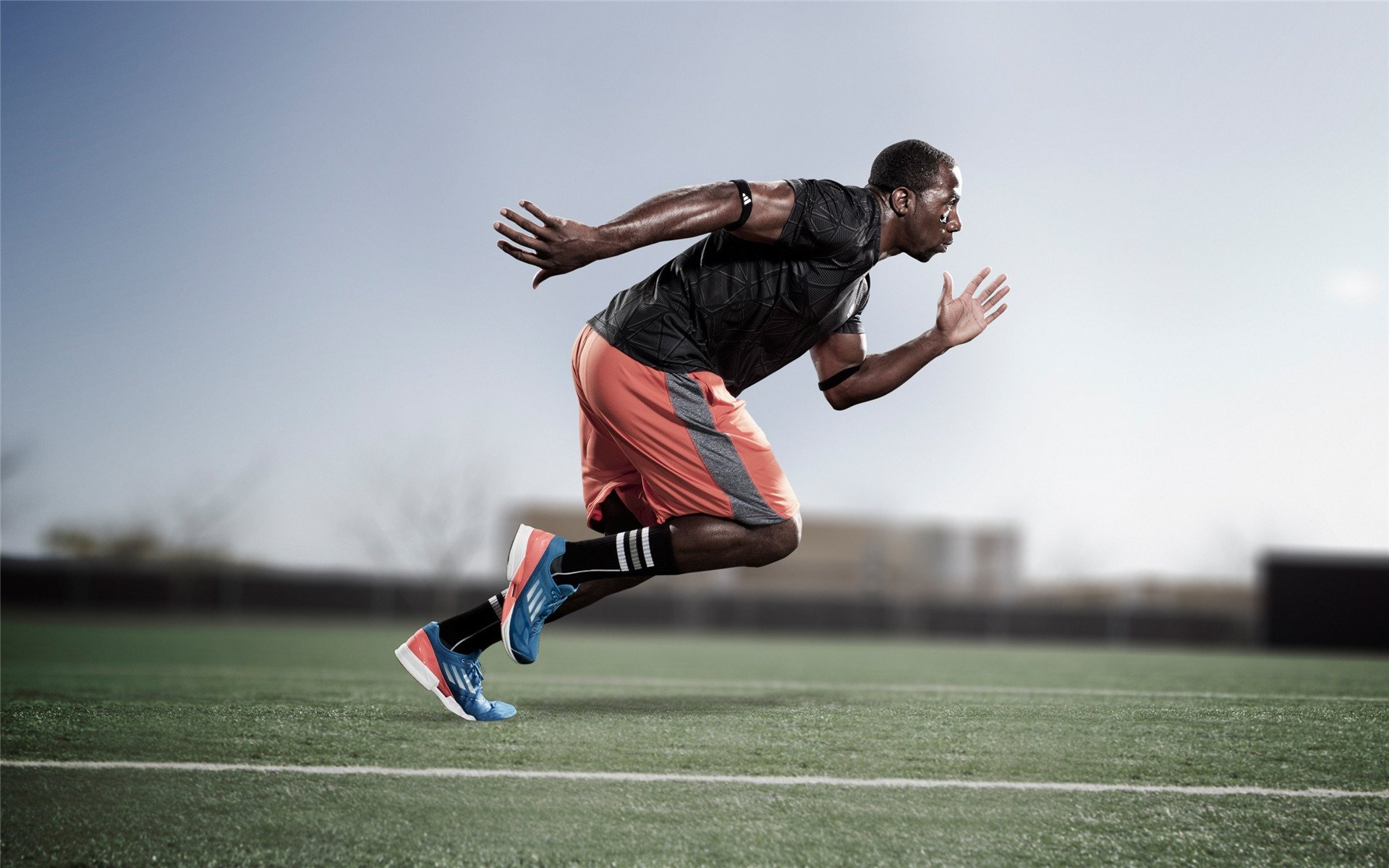 赛道上的意外转折，加纳车手在F1街道赛焦点战中带走巴西